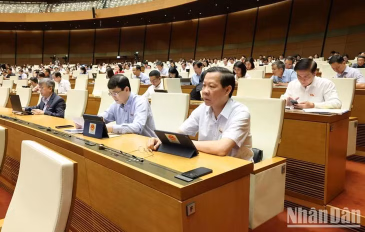 Quang cảnh phiên họp sáng 8/6. (Ảnh: DUY LINH)