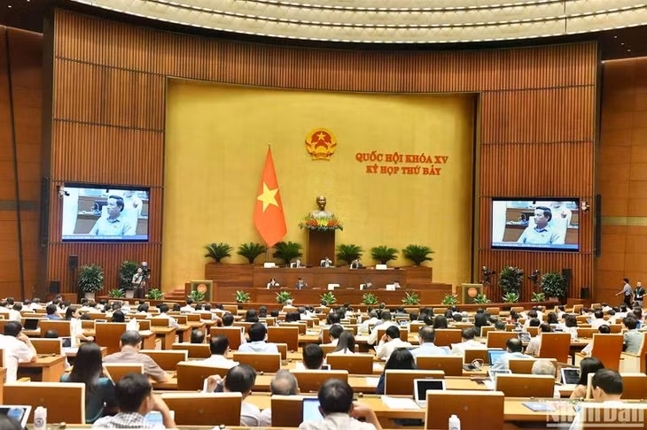 Quang cảnh phiên thảo luận ở hội trường sáng 17/6. (Ảnh: ĐĂNG KHOA)