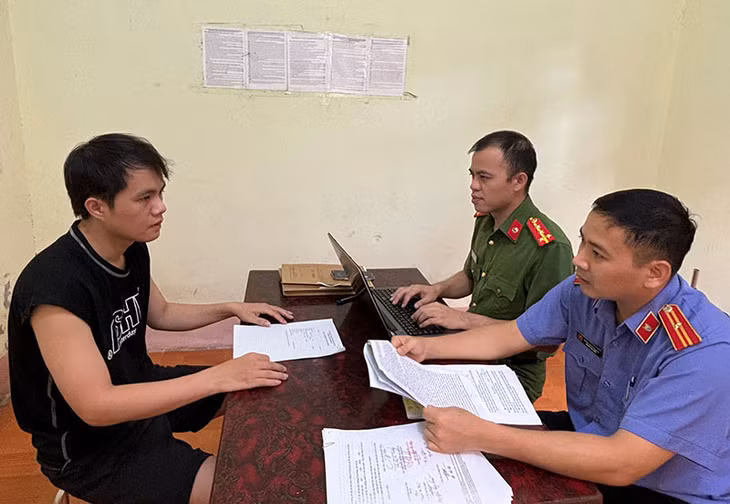 Đối tượng Nguyễn Đa Thuấn tại Cơ quan điều tra.