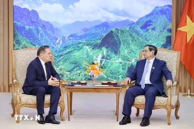Thủ tướng Phạm Minh Chính tiếp Tổng Giám đốc Tập đoàn năng lượng hạt nhân Rosatom, ông Alexey Likhachev. (Ảnh: Dương Giang/TTXVN)