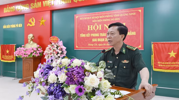 Đại tá Lê Xuân Men, Chính ủy BĐBP tỉnh phát biểu chỉ đạo hội nghị tại Đồn BP Hải Hòa.