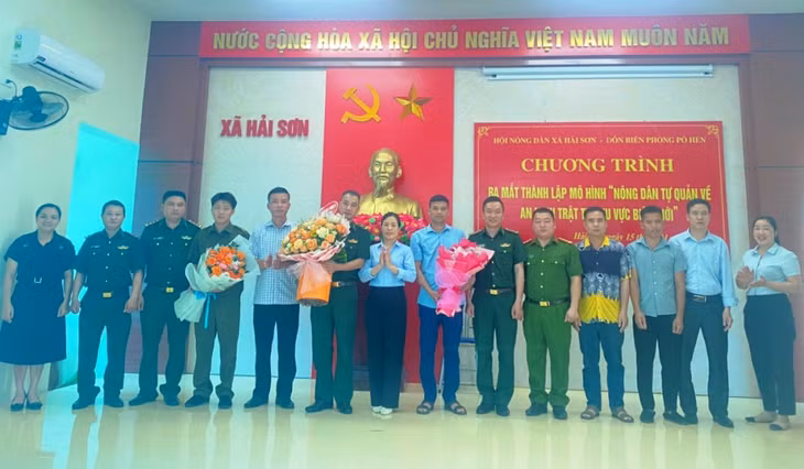 HND xã Hải Sơn (TP Móng Cái) và Đồn Biên phòng Pò Hèn ra mắt mô hình “Nông dân tự quản về an ninh trật tự khu vực biên giới”. Ảnh: HND cung cấp.
