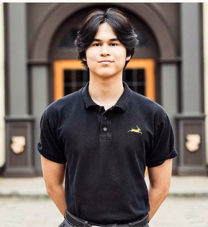 Diễn viên Huy Khánh tự hào khi con trai đạt thành tích cao. Được biết, con trai Huy Khánh vừa đỗ Đại học Toronto, Canada.