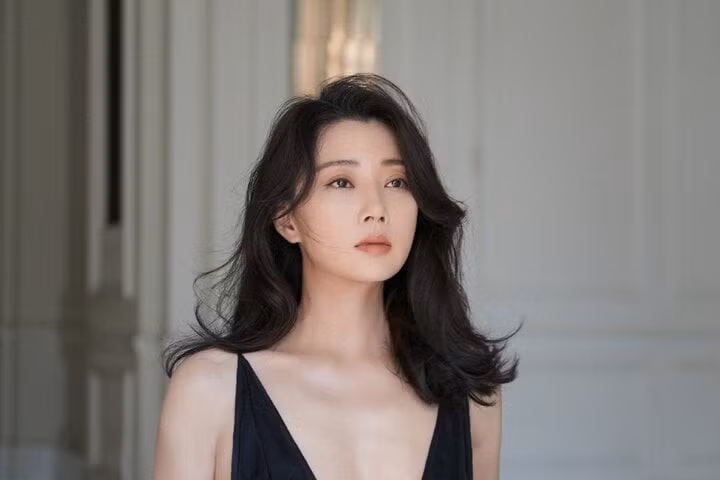 Ân Đào lên tiếng phủ nhận tin đồn cặp kè quan chức tham nhũng đồng thời mời cảnh sát vào cuộc.