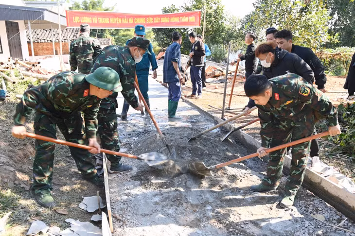 LLVT huyện Hải Hà chung sức tham gia xây dựng nông thôn mới tại địa phương.