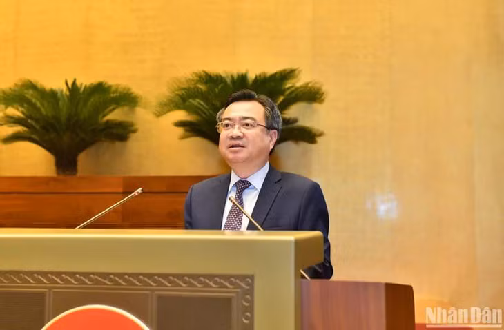 Bộ trưởng Xây dựng Nguyễn Thanh Nghị trình bày tờ trình về dự án Luật Quy hoạch đô thị và quy hoạch nông thôn. (Ảnh: ĐĂNG KHOA)