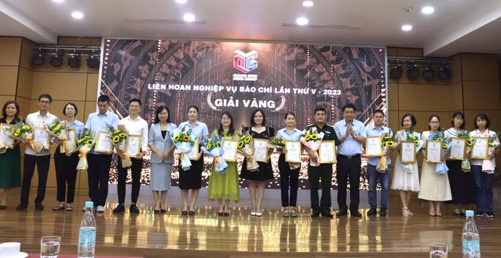 Các tác giả, nhóm tác giả có tác phẩm xuất sắc đoạt giải vàng của Liên hoan nghiệp vụ báo chí lần thứ V - 2023.
