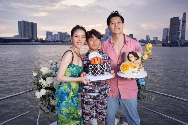 Dù "sinh ra ở vạch đích" và được chiều chuộng từ nhỏ nhưng Kỳ Anh không kiêu căng mà rất hiểu chuyện, ngoan ngoãn.