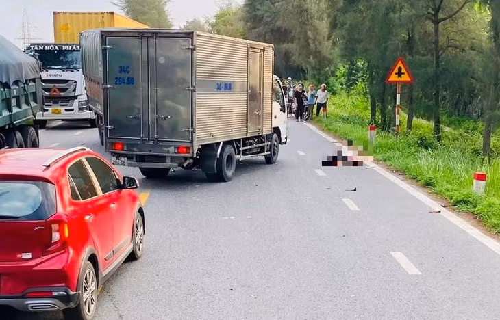 Sau vụ tai nạn, thiếu niên điều khiển xe máy tử vong.