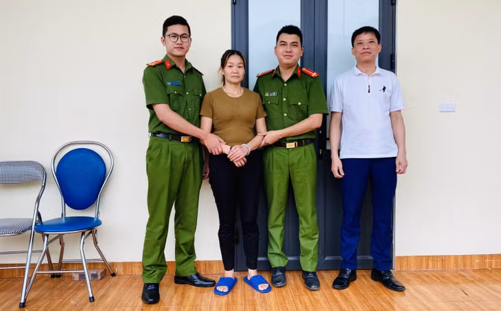 Đối tượng Mã Thị Phương tại cơ quan công an. Ảnh: CACC