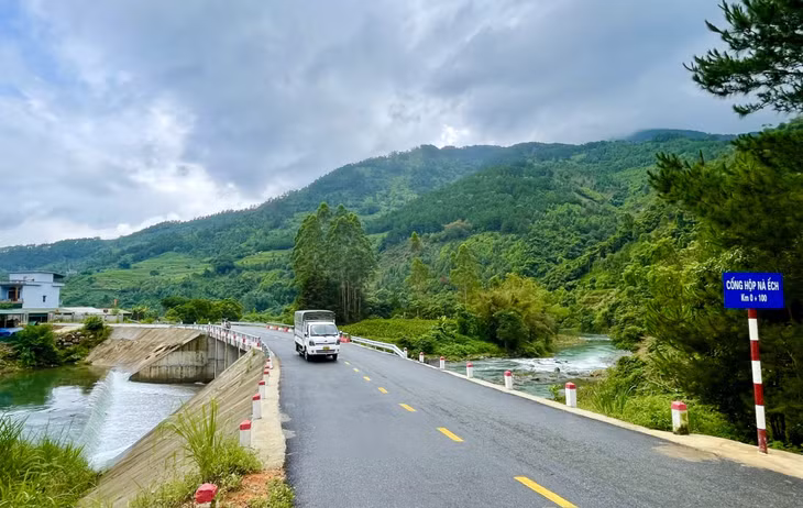 Tuyến ... được hoàn thành và đưa vào sử dụng góp phần đảm bảo an toàn và đảm bảo đi lại thuận lợi cho người dân.