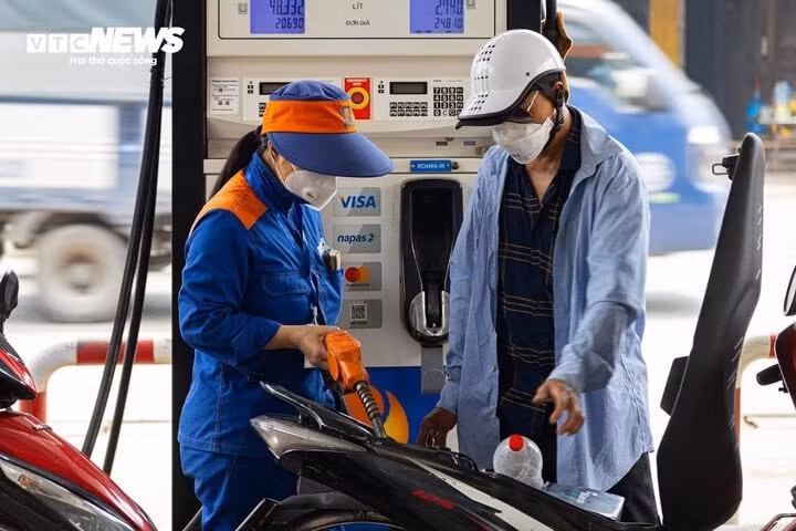 Giá xăng dầu trong nước được dự báo giảm vào chiều nay 6/6. (Ảnh minh họa: Minh Đức).