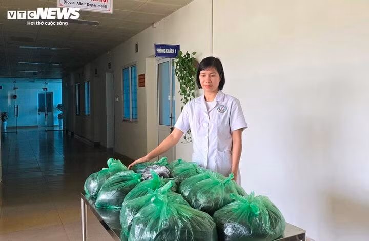703 bộ tóc do người dân hiến tặng vẫn được lưu giữ ở bệnh viện chờ chuyển cho Quỹ ngày mai tươi sáng.