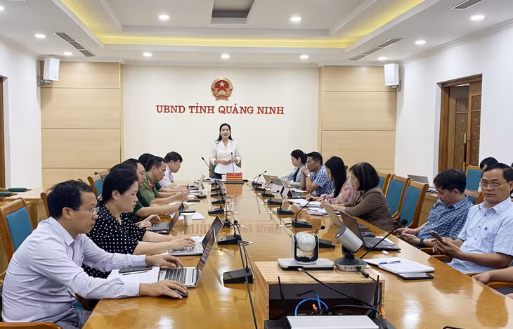 Đồng chí Nguyễn Thị Hạnh, Phó Chủ tịch UBND tỉnh, Trưởng Ban Chỉ đạo Kỳ thi tốt nghiệp THPT năm 2024 tỉnh Quảng Ninh phát biểu chỉ đạo.