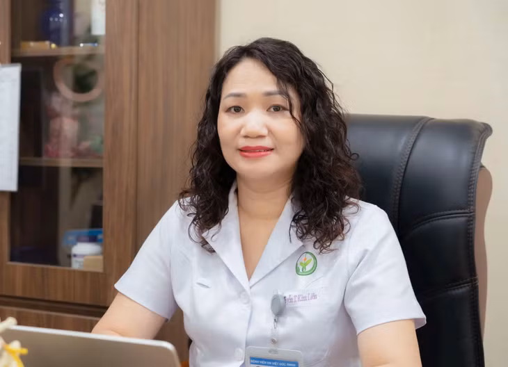 PGS.TS.BS. Nguyễn Thị Kim Liên (Trưởng khoa Phục hồi chức năng, Bệnh viện Hữu nghị Việt Đức).