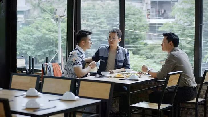 Ba ông chồng tìm cách "hàn gắn" những cô vợ của mình.