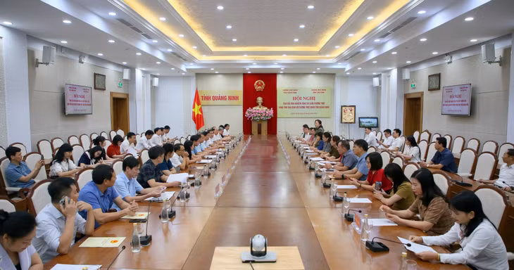Quang cảnh buổi làm việc trao đổi kinh nghiệm công tác giữa Thường trực HĐND 2 tỉnh Quảng Ninh và Thái Bình.