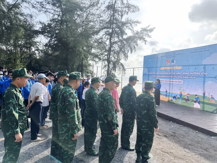 Quang cảnh lễ ra quân