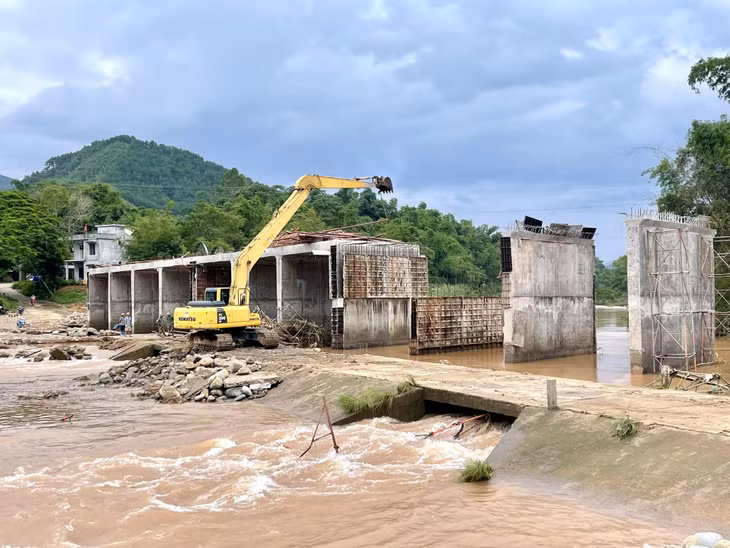 Dự án Cải tạo nâng cấp hệ thống đường tràn vượt lũ thôn Pắc Pò, xã Đồng Tâm, huyện Bình Liêu đang được gấp rút thực hiện và phấn đấu hoàn thành đưa vào sử dụng trong tháng 7/2024.