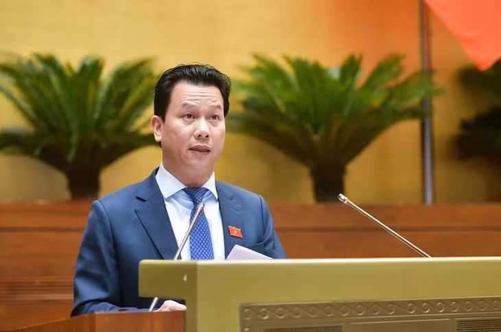 Bộ trưởng Tài nguyên và Môi trường Đặng Quốc Khánh trình bày tờ trình về dự án Luật Địa chất và Khoáng sản.
