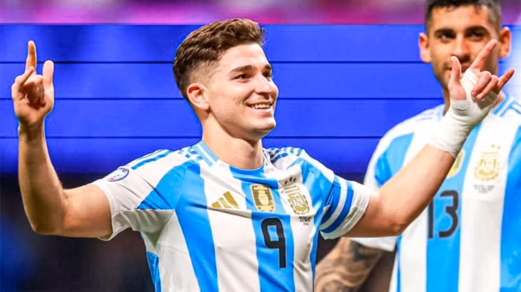 Alvarez muốn rời Man City.