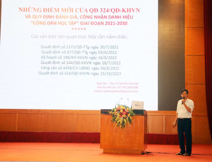 Đồng chí Ngô Văn Hợi, Phó Chủ tịch Hội Khuyến học tỉnh, triển khai một số nội dung mới của Quyết định 324/QĐ-KHVN ngày 25/10/2023 của Hội Khuyến học Việt Nam và Hướng dẫn tổ chức đánh giá, công nhận danh hiệu “Công dân học tập” giai đoạn 2021-2030.