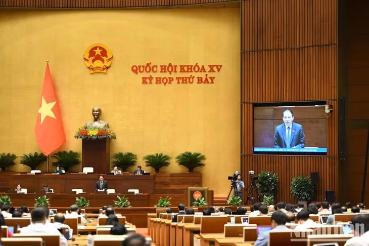 Bộ trưởng Văn hóa, Thể thao và Du lịch Nguyễn Văn Hùng phát biểu giải trình. (Ảnh: DUY LINH)