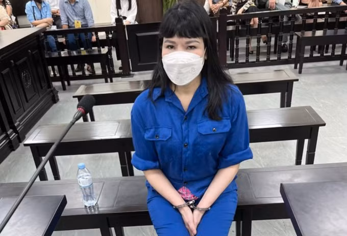 Bị cáo Vũ Thị Thu Nhung tại tòa hôm 4/6. Ảnh: Danh Lam