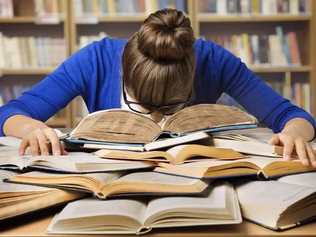 Làm thế nào để không đổ bệnh trong mùa thi? - Ảnh 1.