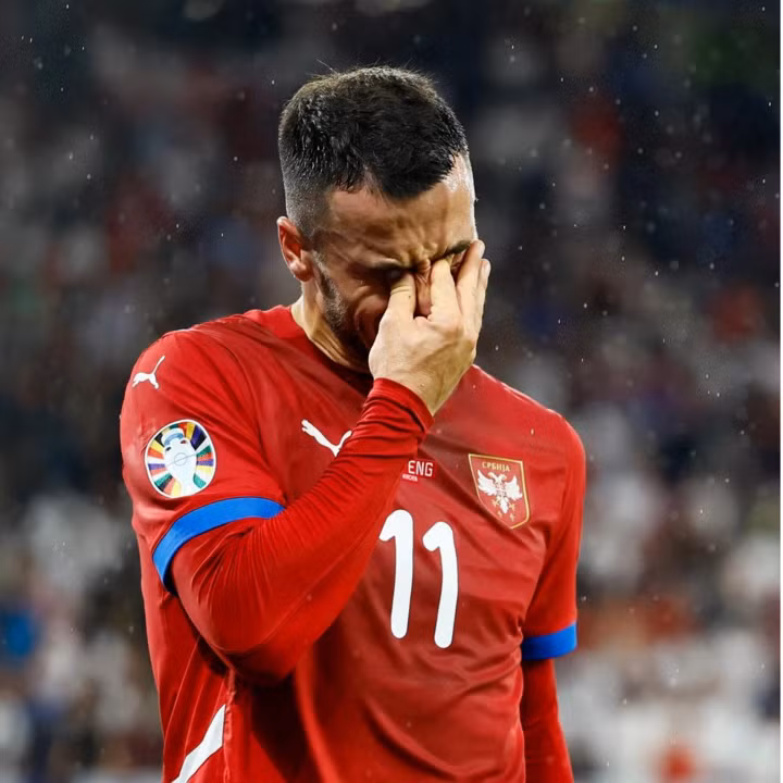 Filip Kostic gặp chấn thương nặng ngay trận ra quân.