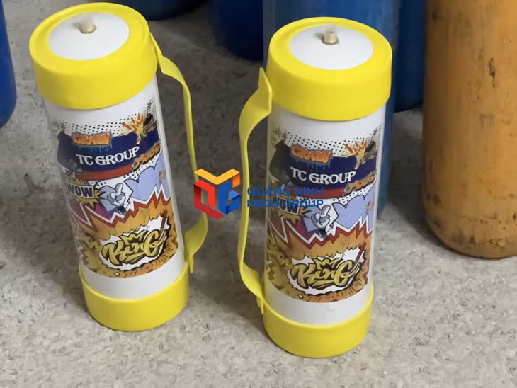 Bình khí cười có hình dáng và cấu tạo khác biệt.