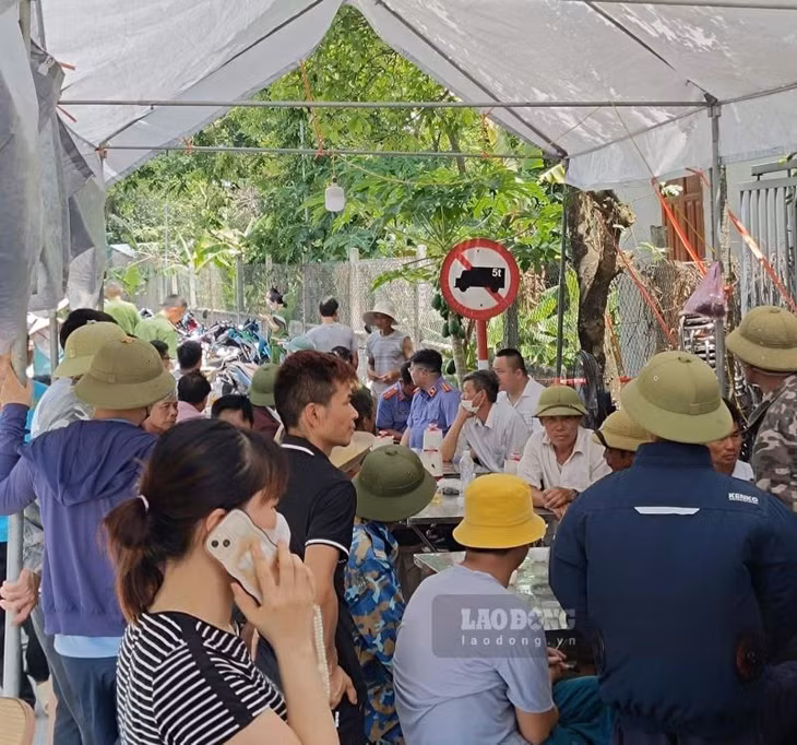 Vì nhận định, xác định Hương là hung thủ sát hại ông Xuân nên một số người trong gia đình nạn nhân được cho là đã giấu thông tin, xóa dấu vết hiện trường, gây cản trở, khó khăn cho hoạt động điều tra. Ảnh: Nam Hồng