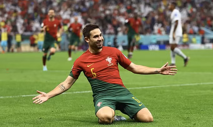 Bồ Đào Nha là đội cuối cùng góp mặt ở tứ kết World Cup 2022, sau trận thắng Thuỵ Sĩ trên sân Lusail, Qatar tối 6/12. Ảnh: Reuters