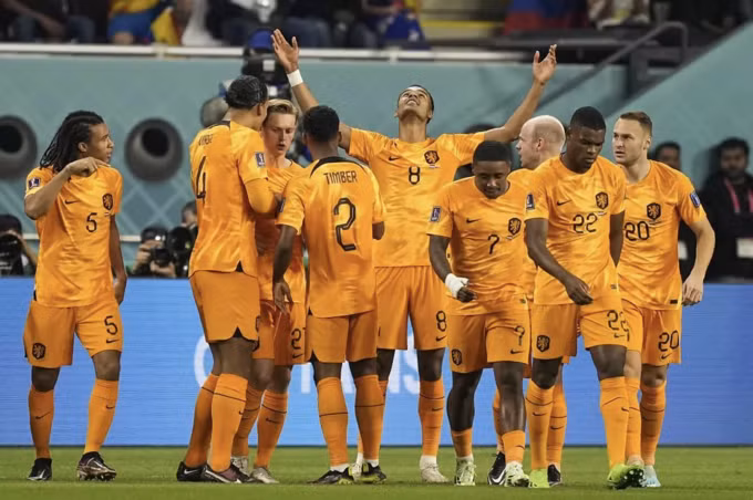 Gakpo (số 8) mở tỷ số ở trận thứ hai liên tiếp cho Hà Lan tại World Cup 2022. Ảnh: EFE