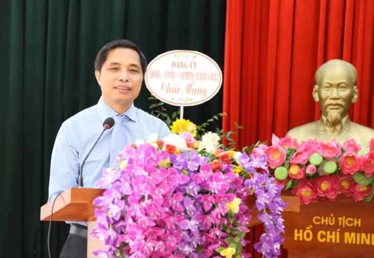 Đồng chí Vũ Văn Diện, Bí thư Thành ủy, Chủ tịch HĐND thành phố phát biểu tại Ngày hội.