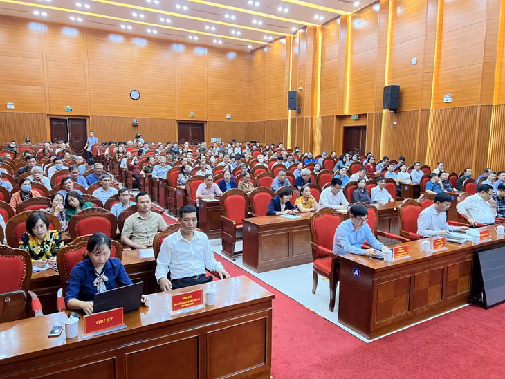 Quang cảnh buổi tiếp xúc cử tri TP Hạ Long.