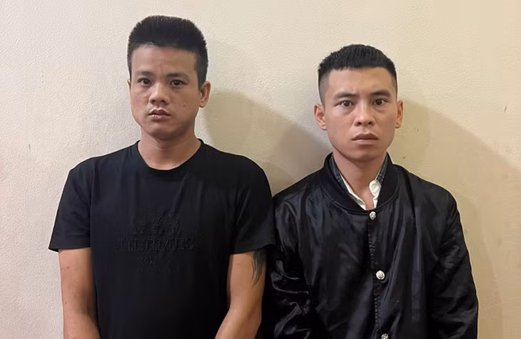 Hai đối tượng Nông Văn Tùng (bên trái) và Trịnh Văn Thắng (bên phải) bị lực lượng Công an bắt giữ về hành vi đưa dẫn người Trung Quốc nhập cảnh trái phép vào Việt Nam.