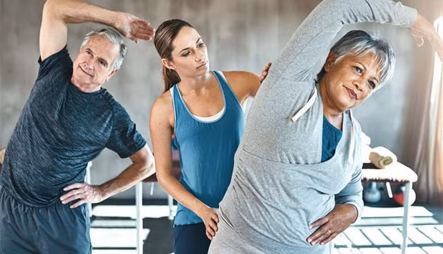 Triệu chứng thường thấy ở bệnh viêm khớp dạng thấp - Ảnh 3.