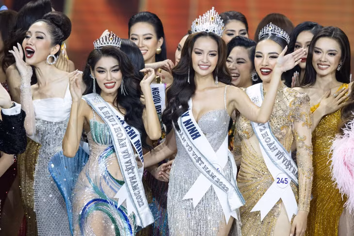 Hoa hậu Hoàn vũ Việt Nam 2022 đề cao tiếng Anh với những màn ứng xử song ngữ, hùng biện và tranh luận bằng tiếng Anh. Ảnh: BTC