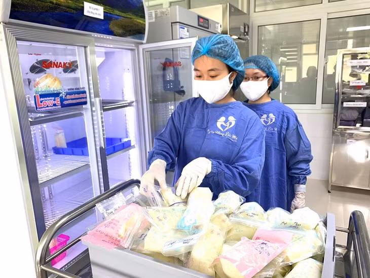 "Ngân hàng sữa mẹ" - Một trong nhiều đề tài, giải pháp được đội ngũ y, bác sĩ Bệnh viện Sản Nhi Quảng Ninh xây dựng trong quá trình chăm sóc, điều trị cho bệnh nhân.