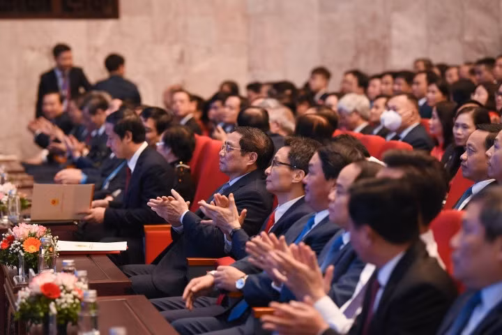 Các vị lãnh đạo Đảng, Nhà nước tham dự buổi lễ.