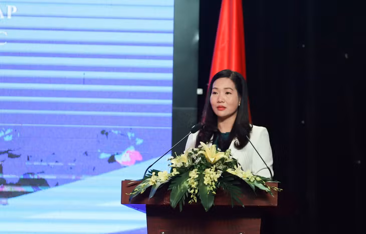 Đồng chí Nguyễn Thị Hạnh, Phó Chủ tịch UBND tỉnh Quảng Ninh phát biểu chào mừng Hội nghị.