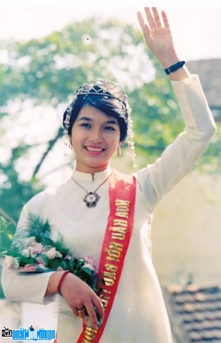 Bùi Bích Phương - người đẹp đầu tiên giành vương miện Hoa hậu Báo Tiền Phong.