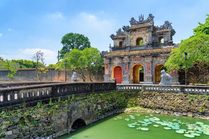 Cố đô Huế - điểm đến cho những người yêu thích trải nghiệm xưa cũ (Ảnh: Booking.com)