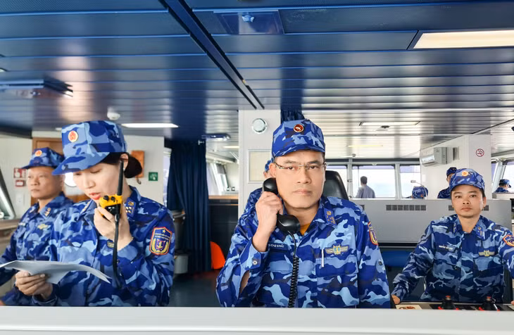 Đại tá Lương Cao Khải, Phó Tư lệnh kiêm Tham mưu trưởng Vùng Cảnh sát biển 1, phát biểu tại buổi tổng kết chuyến tuần tra chung.
