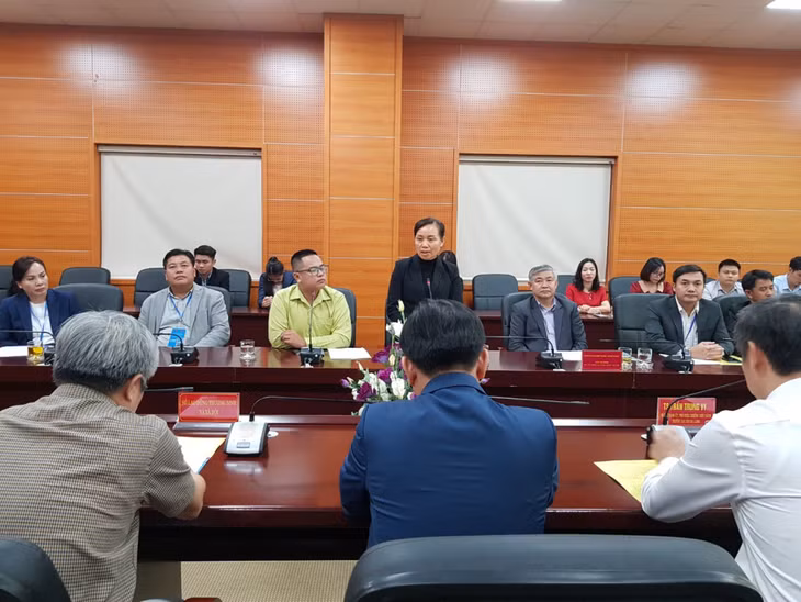 Bộ trưởng Bộ Lao động và Phúc lợi xã hội Lào Baykham Khattiya phát biểu tại buổi làm việc với Trường Đại học Hạ Long.