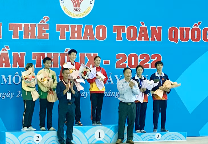 Đôi VĐV Quảng Ninh Phương Thế Anh và Nguyễn Phương Anh giành HCV ở nội dung đôi nam nữ cầu mềm 3m.