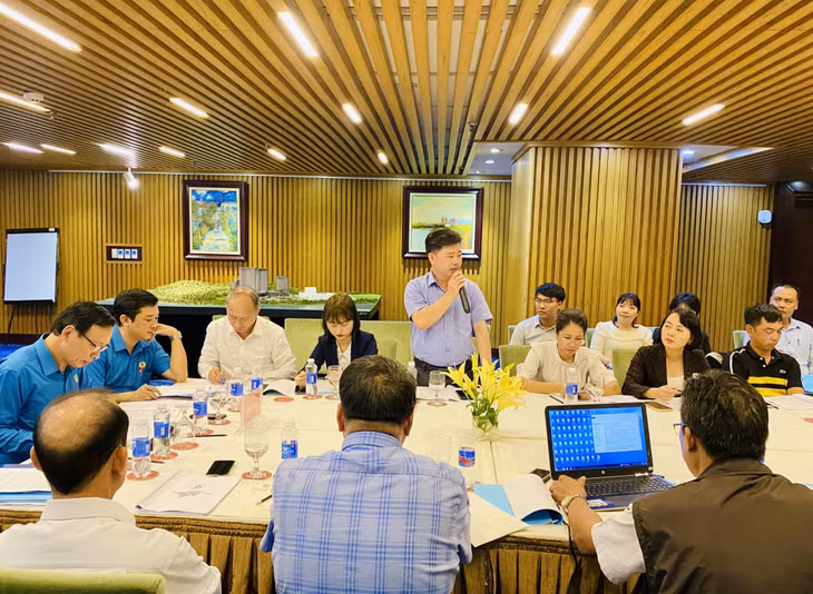 Đại diện người sử dụng lao động tại một đơn vị tham gia thỏa ước nhóm phát biểu tại hội thảo.