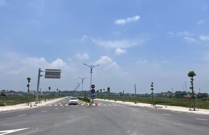 Đường nối tỉnh lộ 331B với tỉnh lộ 338 được đưa vào sử dụng đã đáp ứng nhu cầu đi lại của người dân.