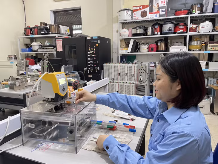 Kiểm định nhiệt kế y học thủy tinh, thủy ngân có cơ cấu cực đại tại Chi cục TCĐLCL.